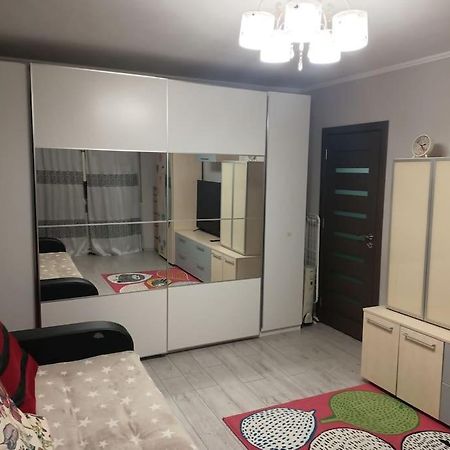 Private Room Near 3 Min Metrou Crangasi, 40 M2 Bucarest Exterior foto