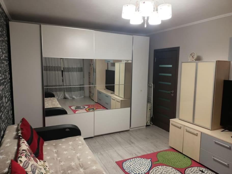 Private Room Near 3 Min Metrou Crangasi, 40 M2 Bucarest Exterior foto