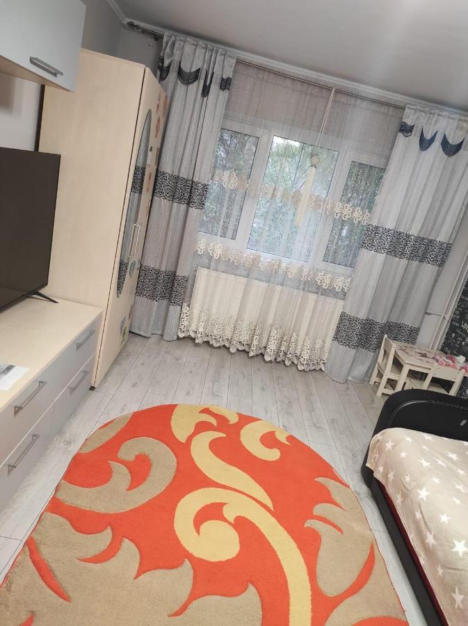 Private Room Near 3 Min Metrou Crangasi, 40 M2 Bucarest Exterior foto