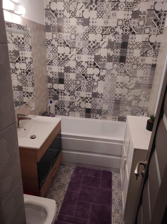 Private Room Near 3 Min Metrou Crangasi, 40 M2 Bucarest Exterior foto