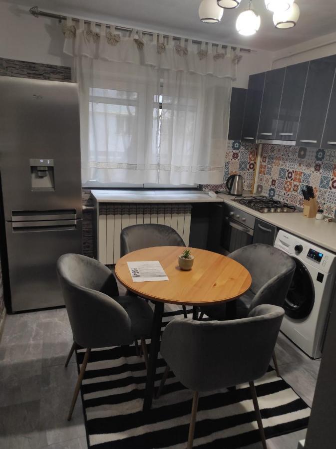 Private Room Near 3 Min Metrou Crangasi, 40 M2 Bucarest Exterior foto